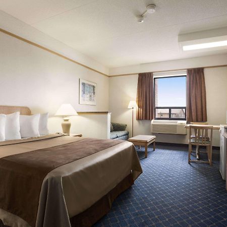 Travelodge By Wyndham Chatham Zewnętrze zdjęcie