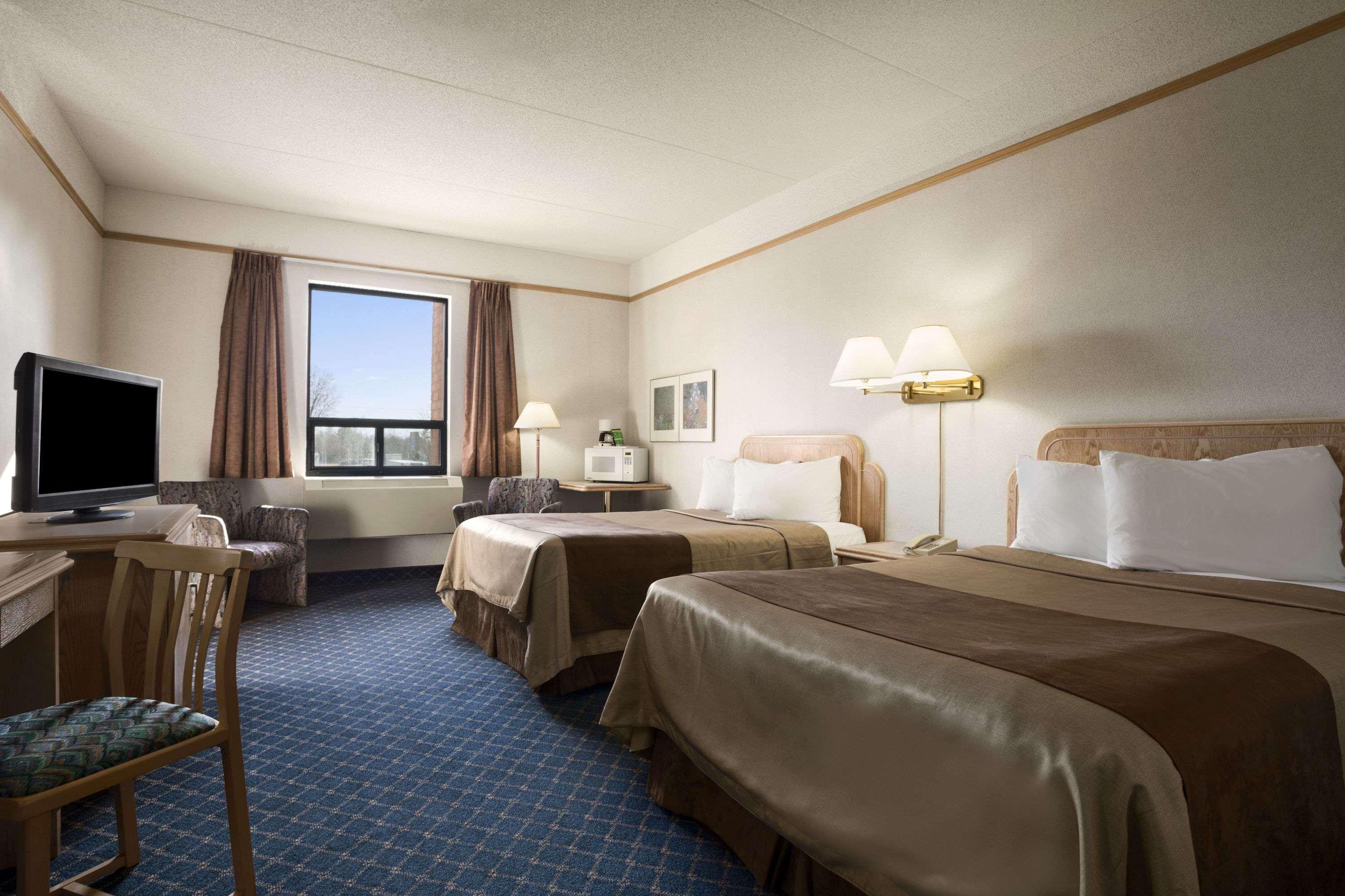 Travelodge By Wyndham Chatham Zewnętrze zdjęcie
