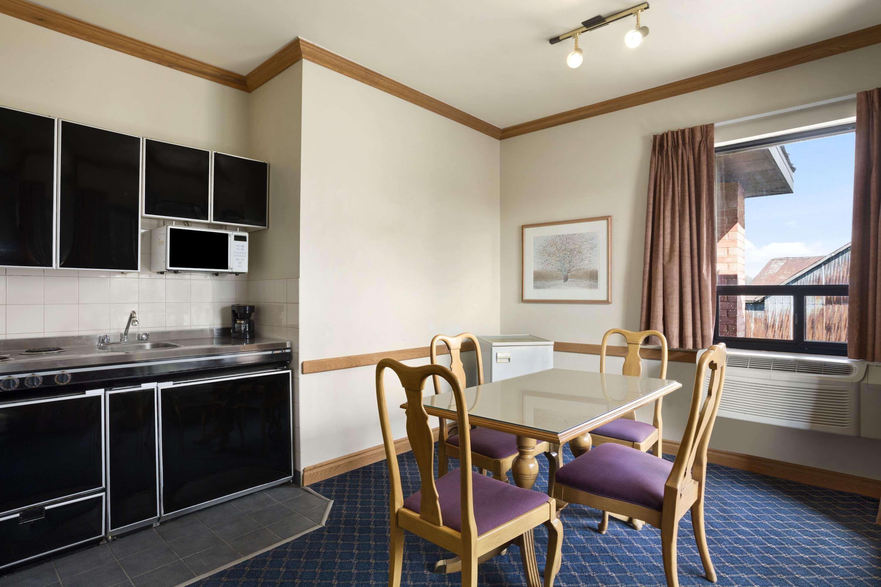 Travelodge By Wyndham Chatham Zewnętrze zdjęcie