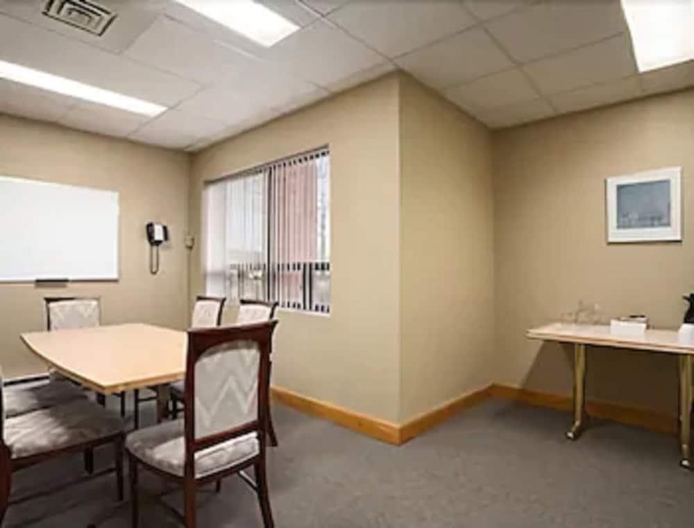 Travelodge By Wyndham Chatham Zewnętrze zdjęcie